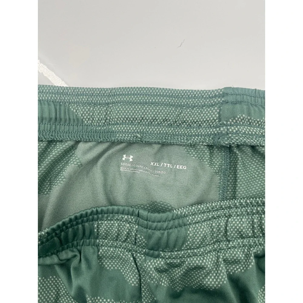 Under Armour Mens XXL Green Camo Loose Fit Athletic Training Shorts 1963